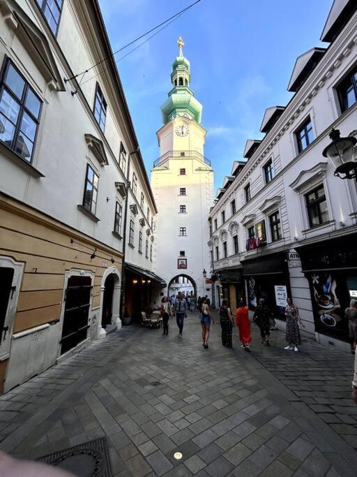 Luxurious And Royal Apartment In The Old Town Bratislava Bagian luar foto