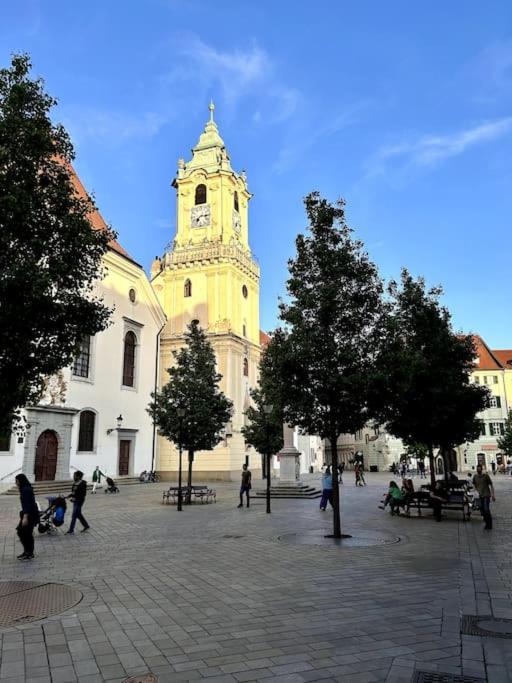 Luxurious And Royal Apartment In The Old Town Bratislava Bagian luar foto