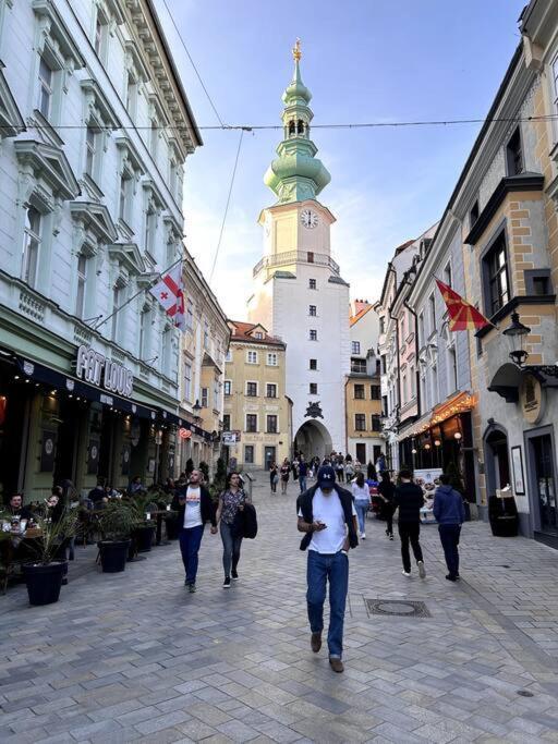 Luxurious And Royal Apartment In The Old Town Bratislava Bagian luar foto