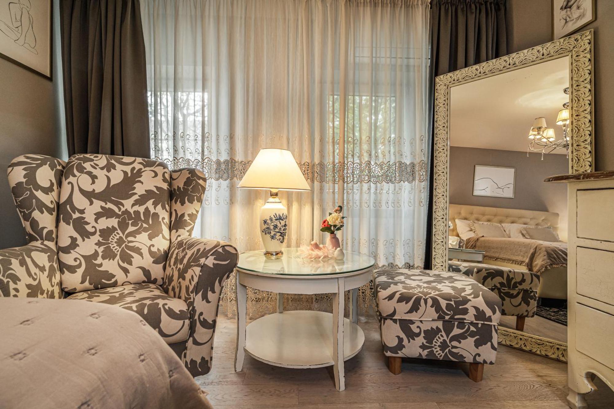 Luxurious And Royal Apartment In The Old Town Bratislava Bagian luar foto