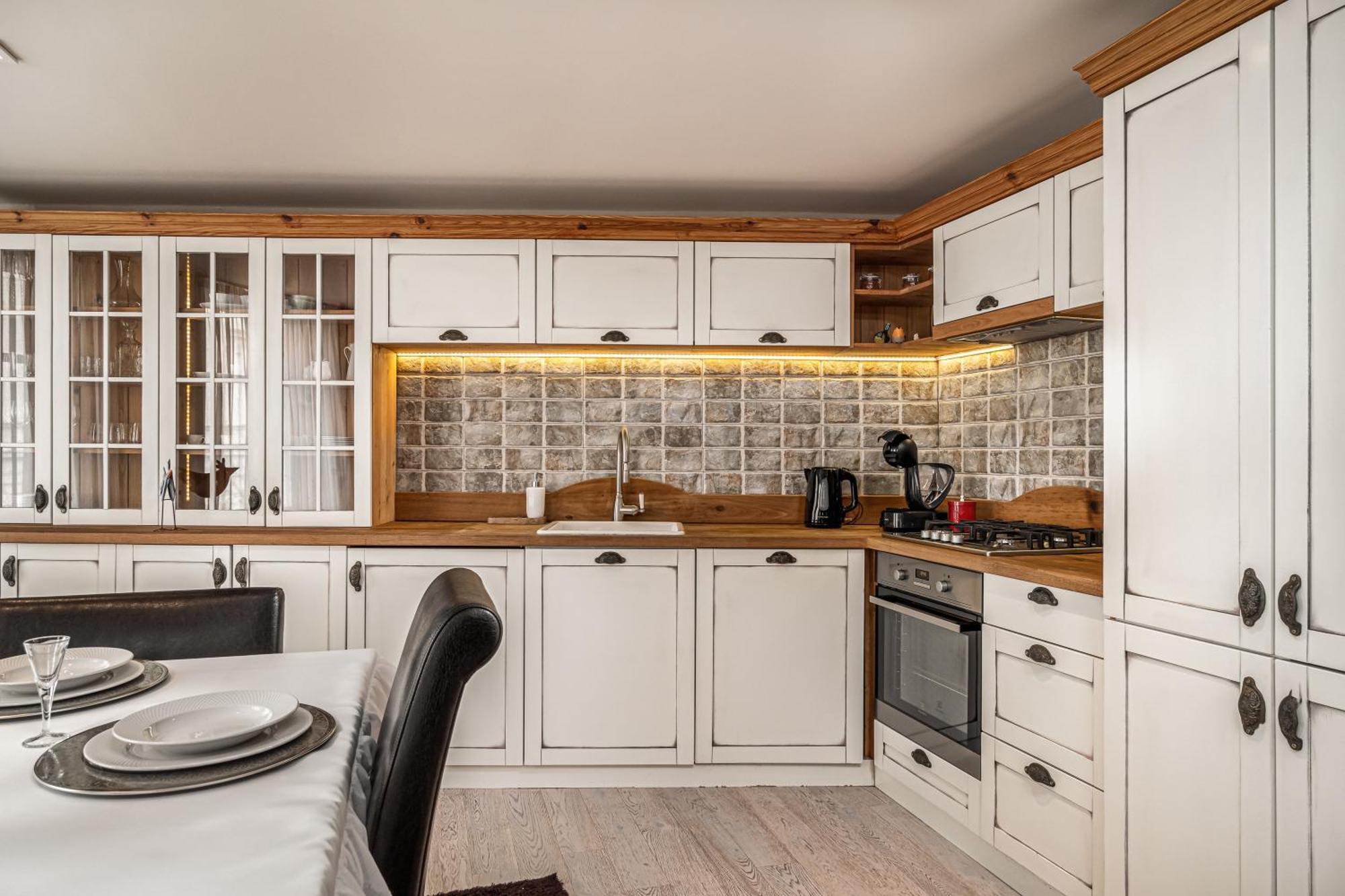 Luxurious And Royal Apartment In The Old Town Bratislava Bagian luar foto