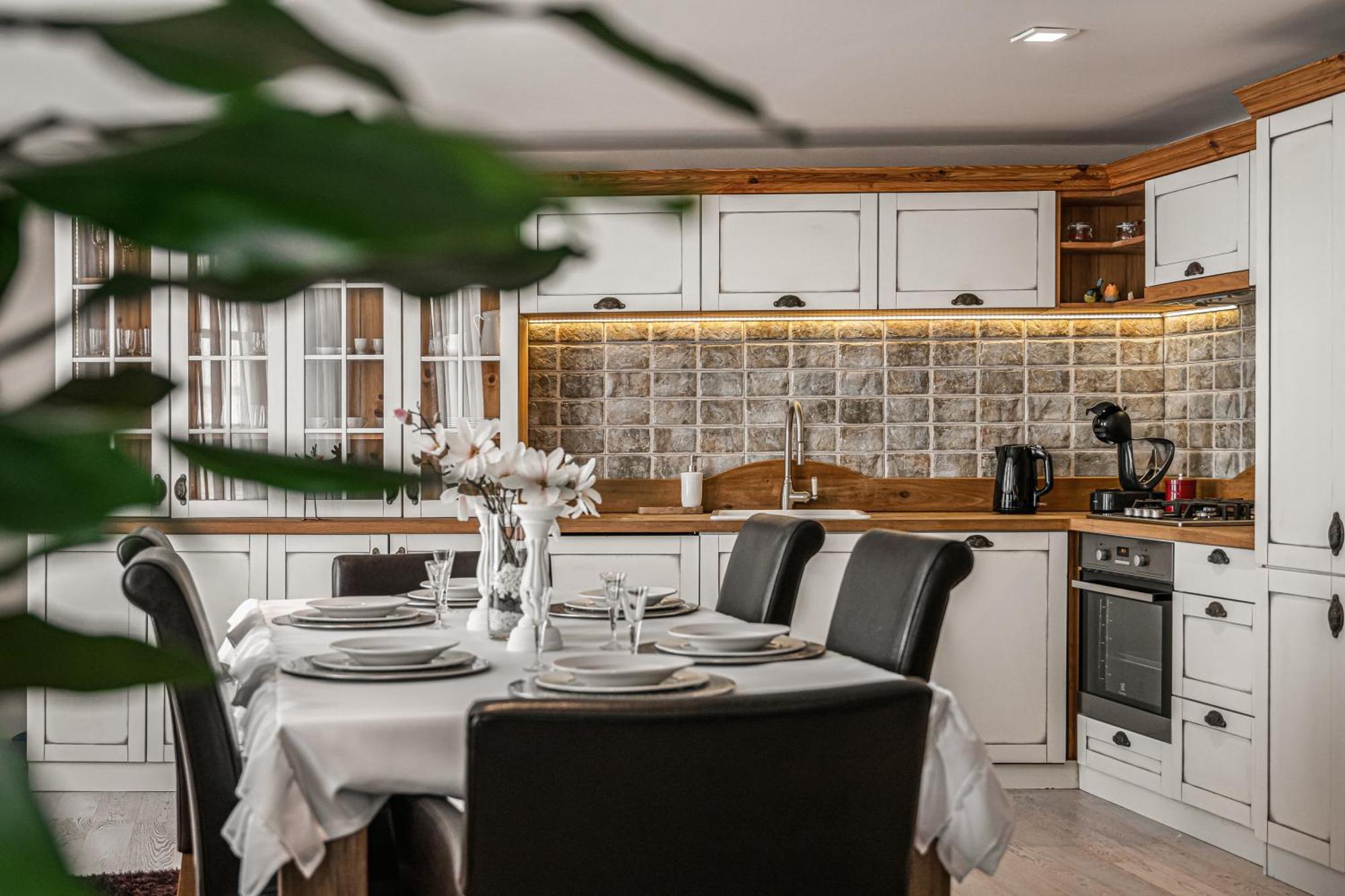 Luxurious And Royal Apartment In The Old Town Bratislava Bagian luar foto