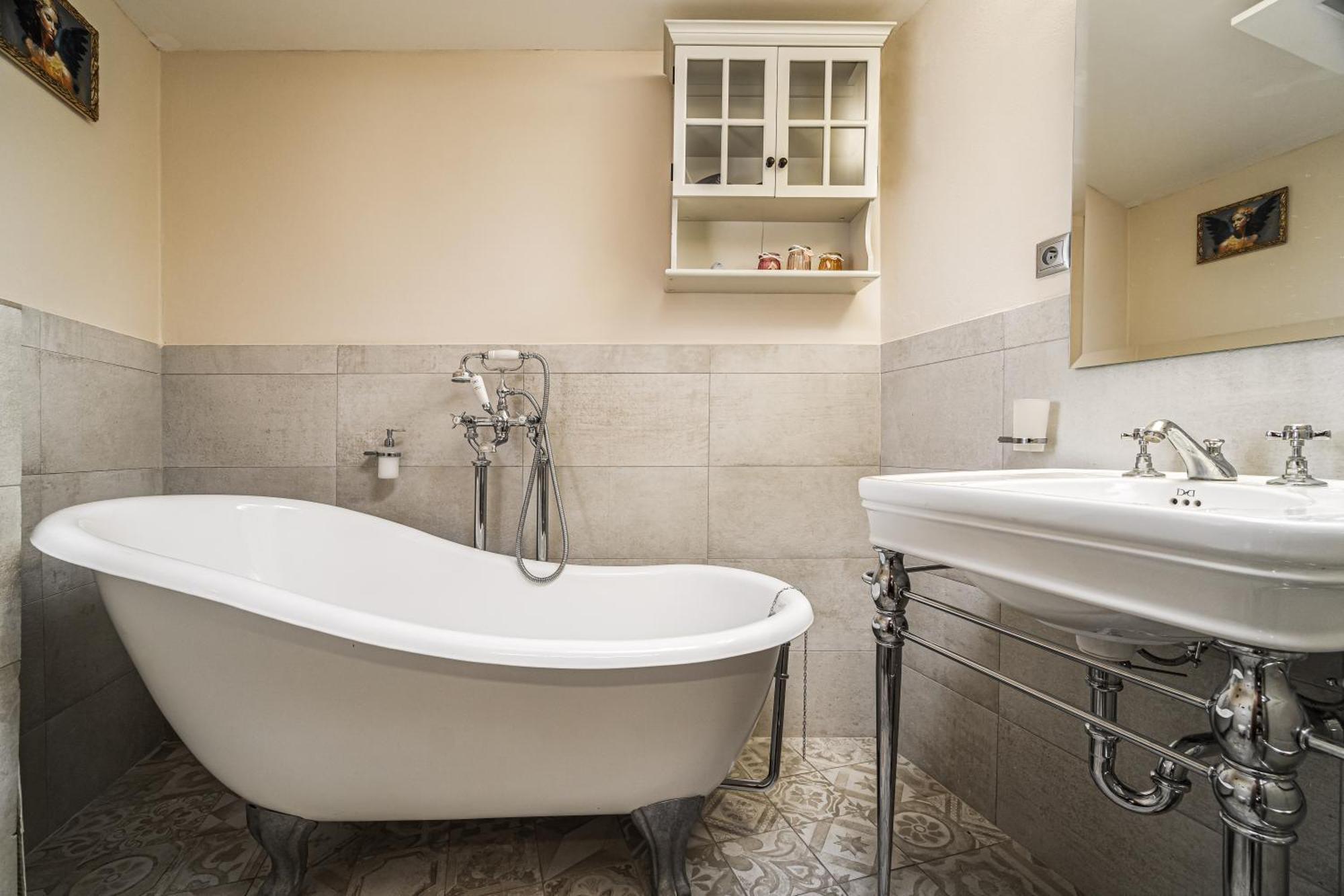 Luxurious And Royal Apartment In The Old Town Bratislava Bagian luar foto