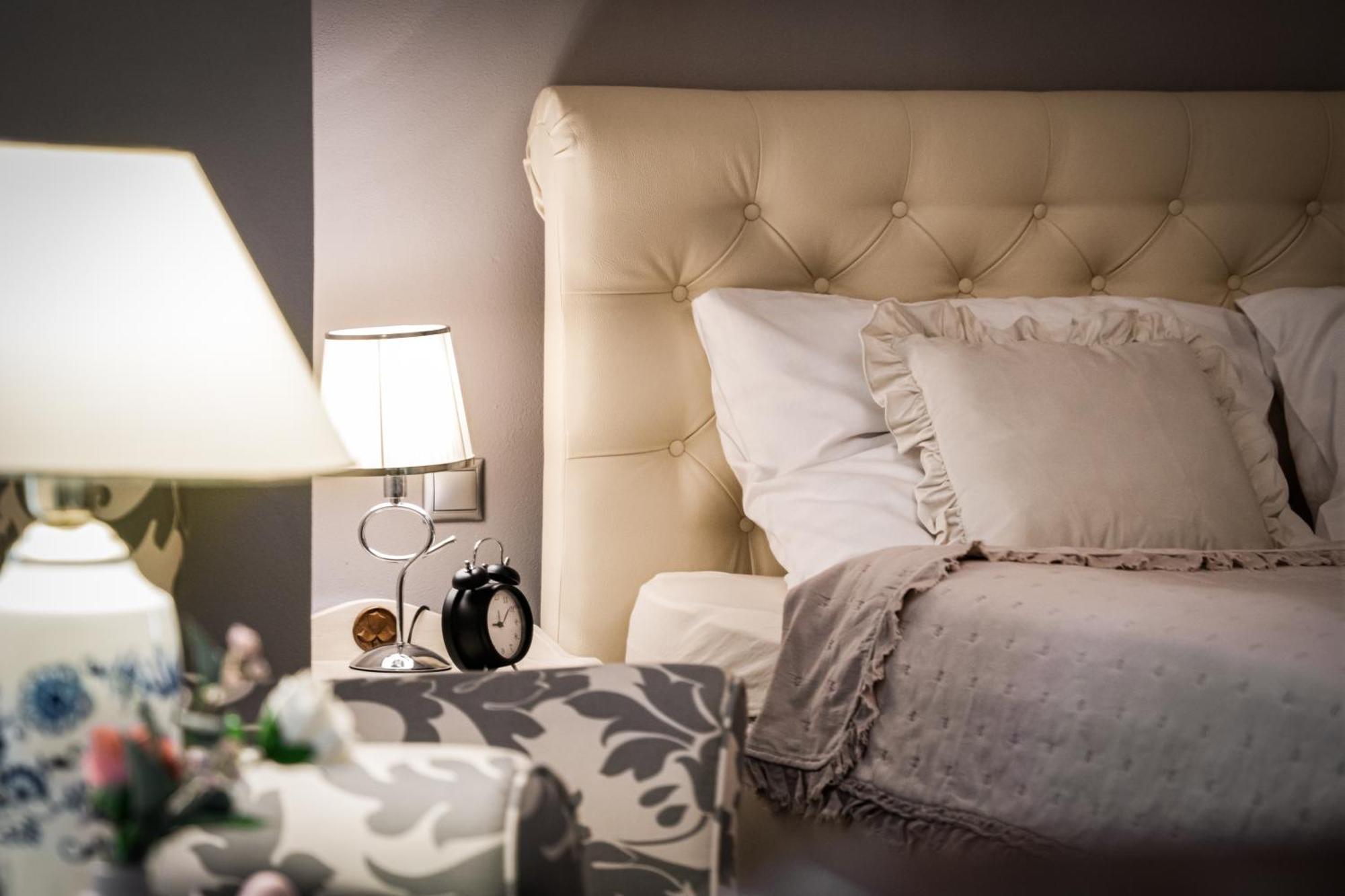 Luxurious And Royal Apartment In The Old Town Bratislava Bagian luar foto