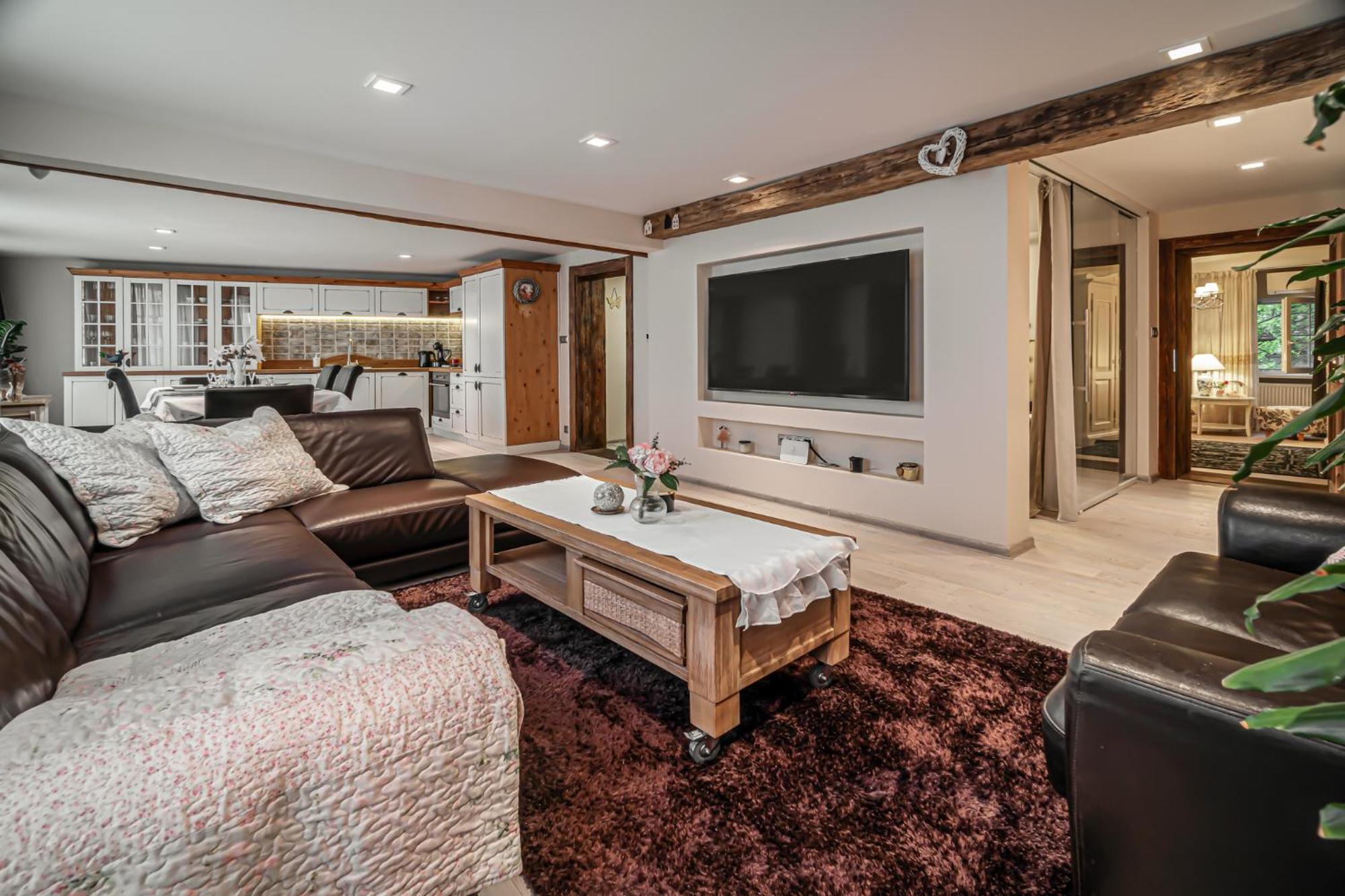 Luxurious And Royal Apartment In The Old Town Bratislava Bagian luar foto