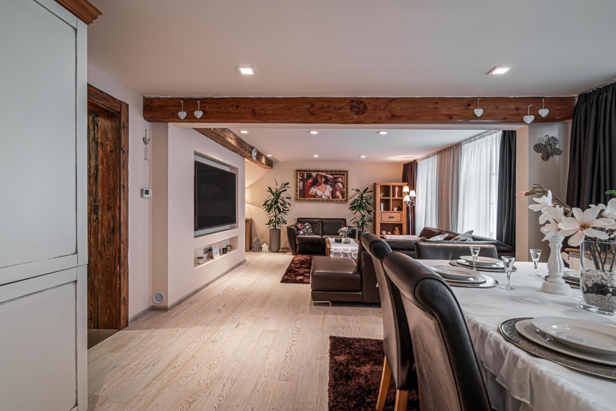 Luxurious And Royal Apartment In The Old Town Bratislava Bagian luar foto