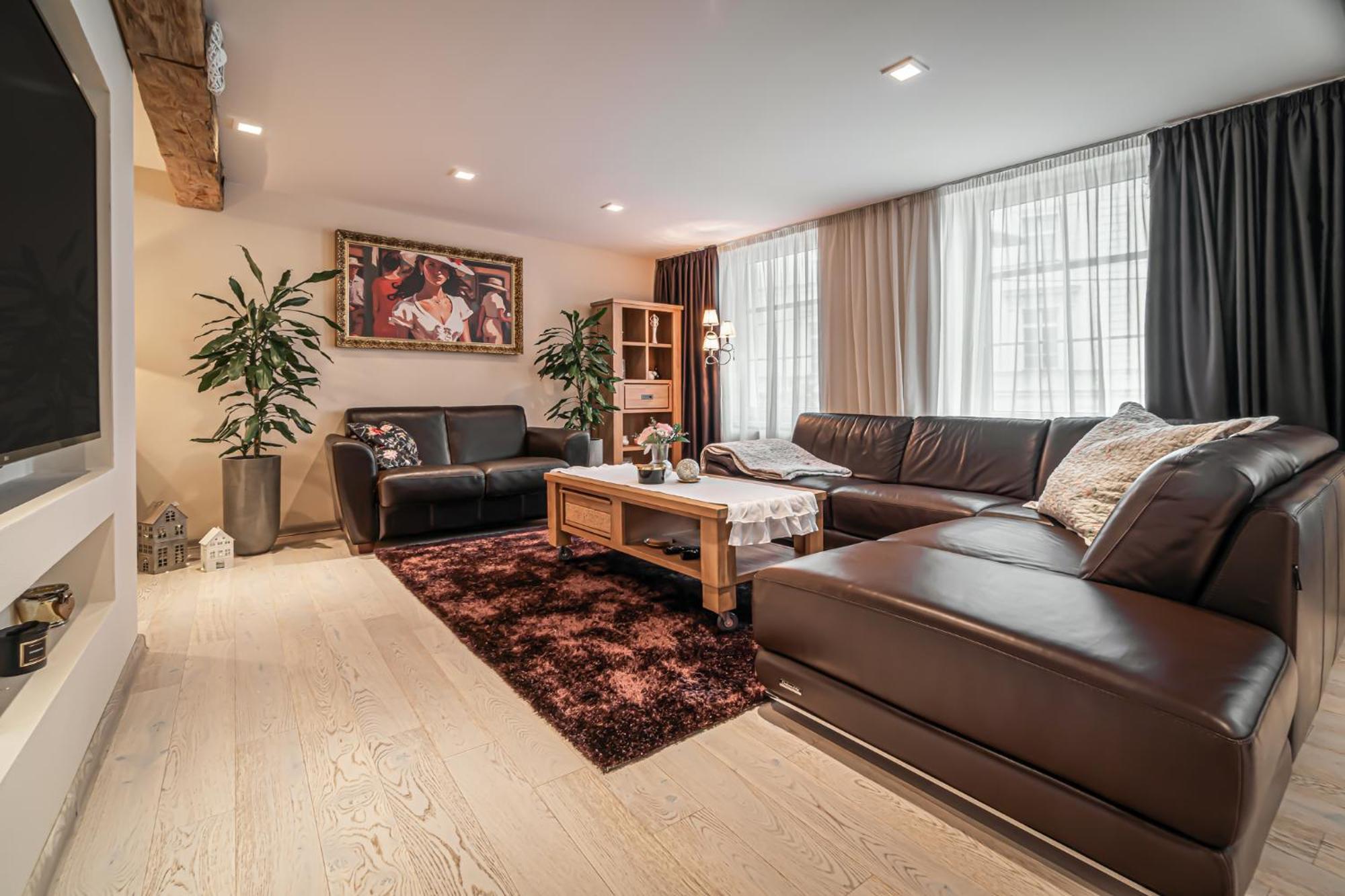 Luxurious And Royal Apartment In The Old Town Bratislava Bagian luar foto