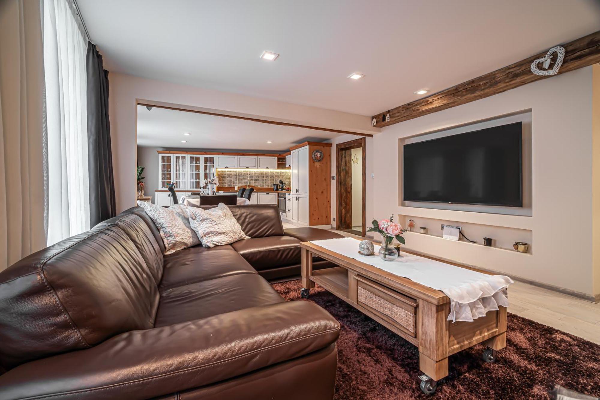 Luxurious And Royal Apartment In The Old Town Bratislava Bagian luar foto