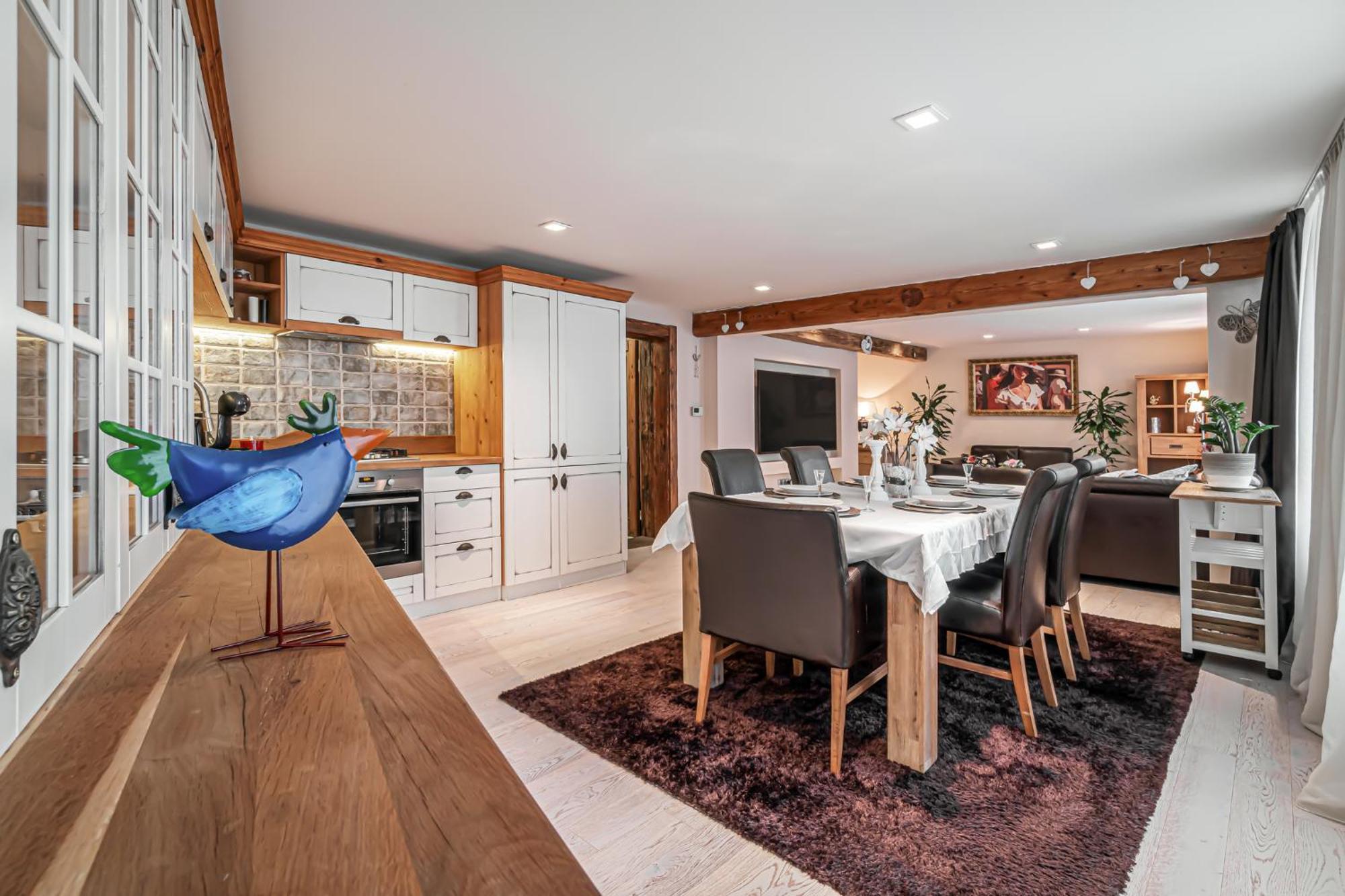 Luxurious And Royal Apartment In The Old Town Bratislava Bagian luar foto