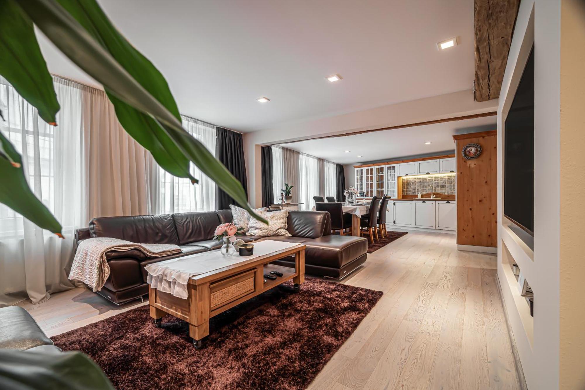 Luxurious And Royal Apartment In The Old Town Bratislava Bagian luar foto