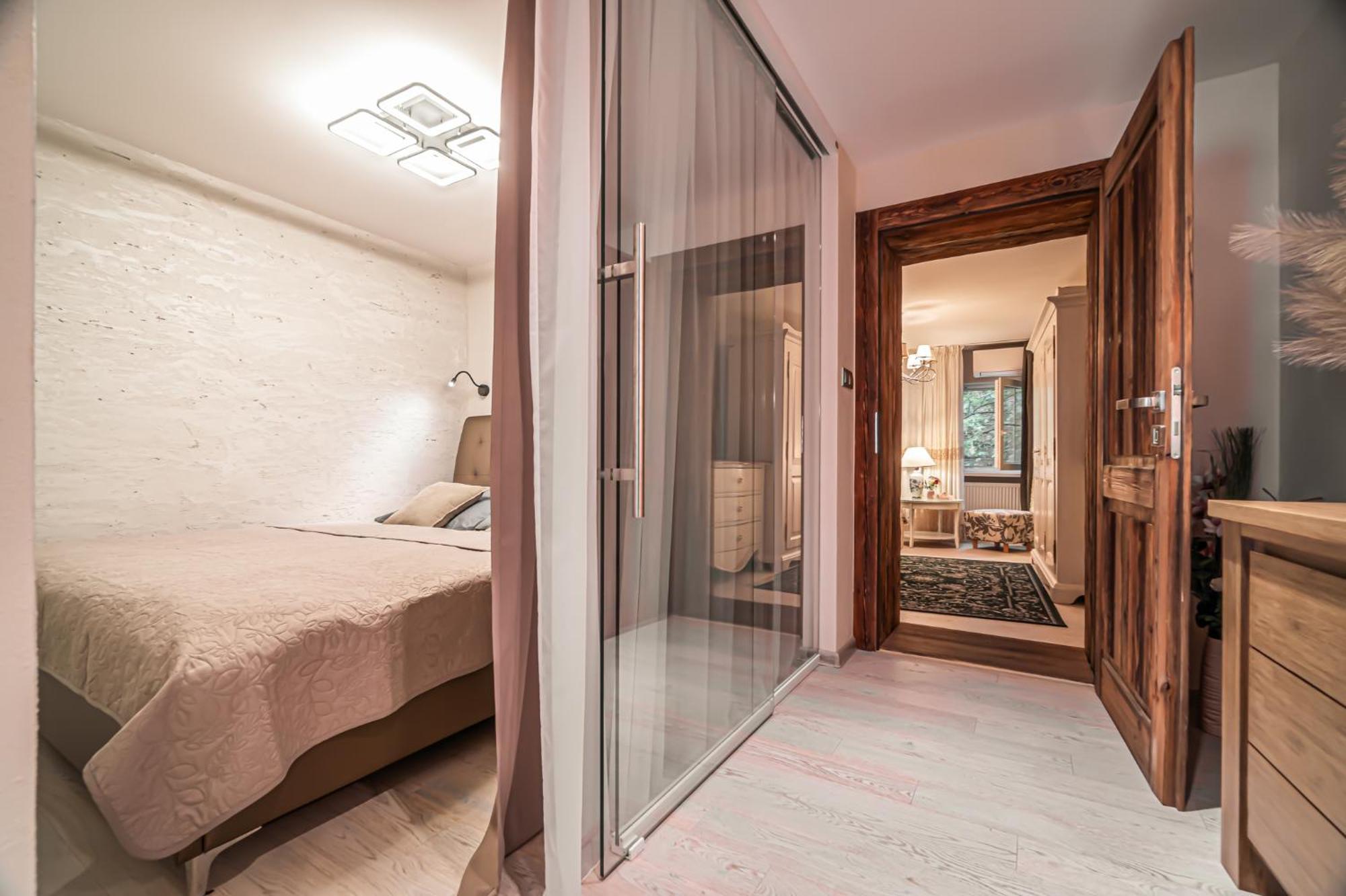 Luxurious And Royal Apartment In The Old Town Bratislava Bagian luar foto